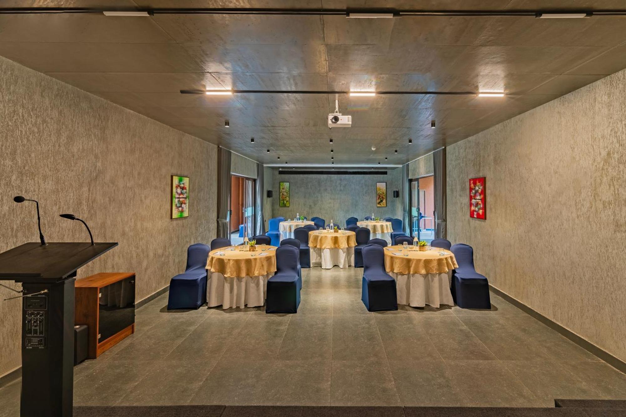 Hotel Sterling Athirappilly Kallana Exterior foto