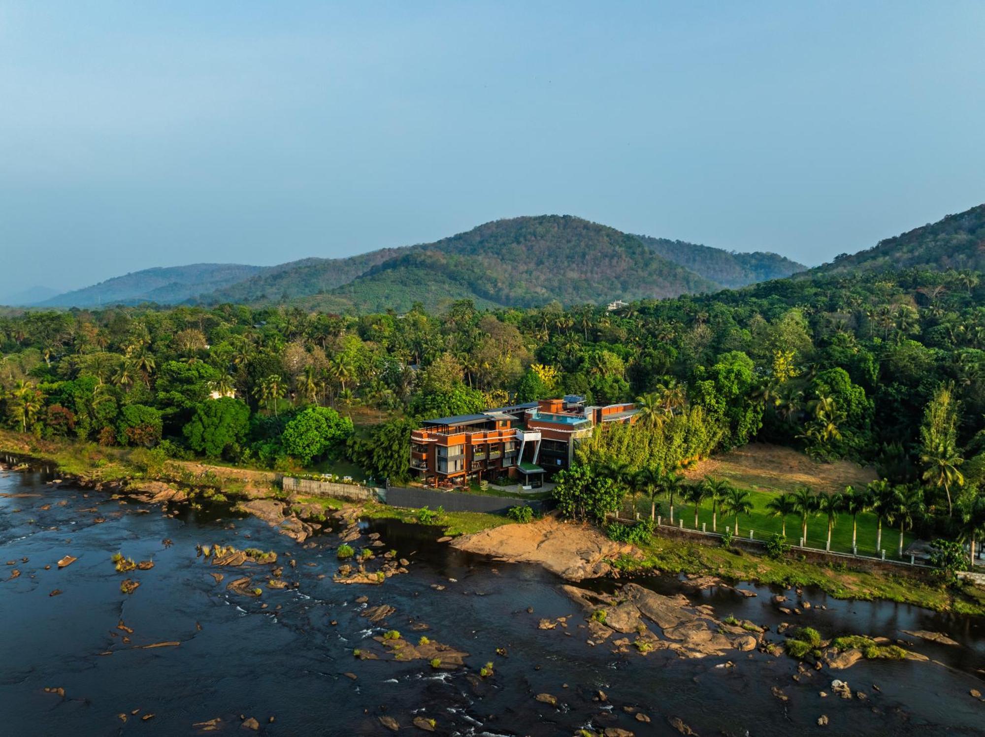 Hotel Sterling Athirappilly Kallana Exterior foto