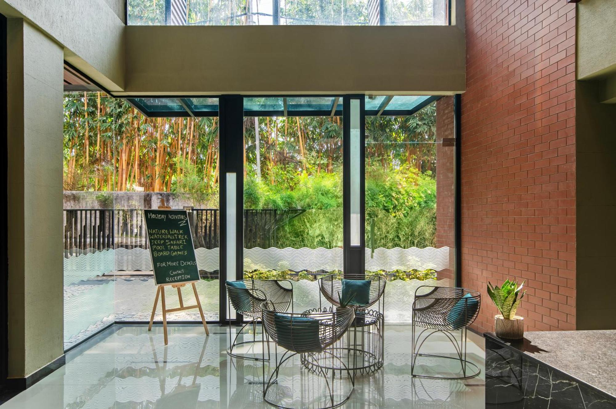Hotel Sterling Athirappilly Kallana Exterior foto