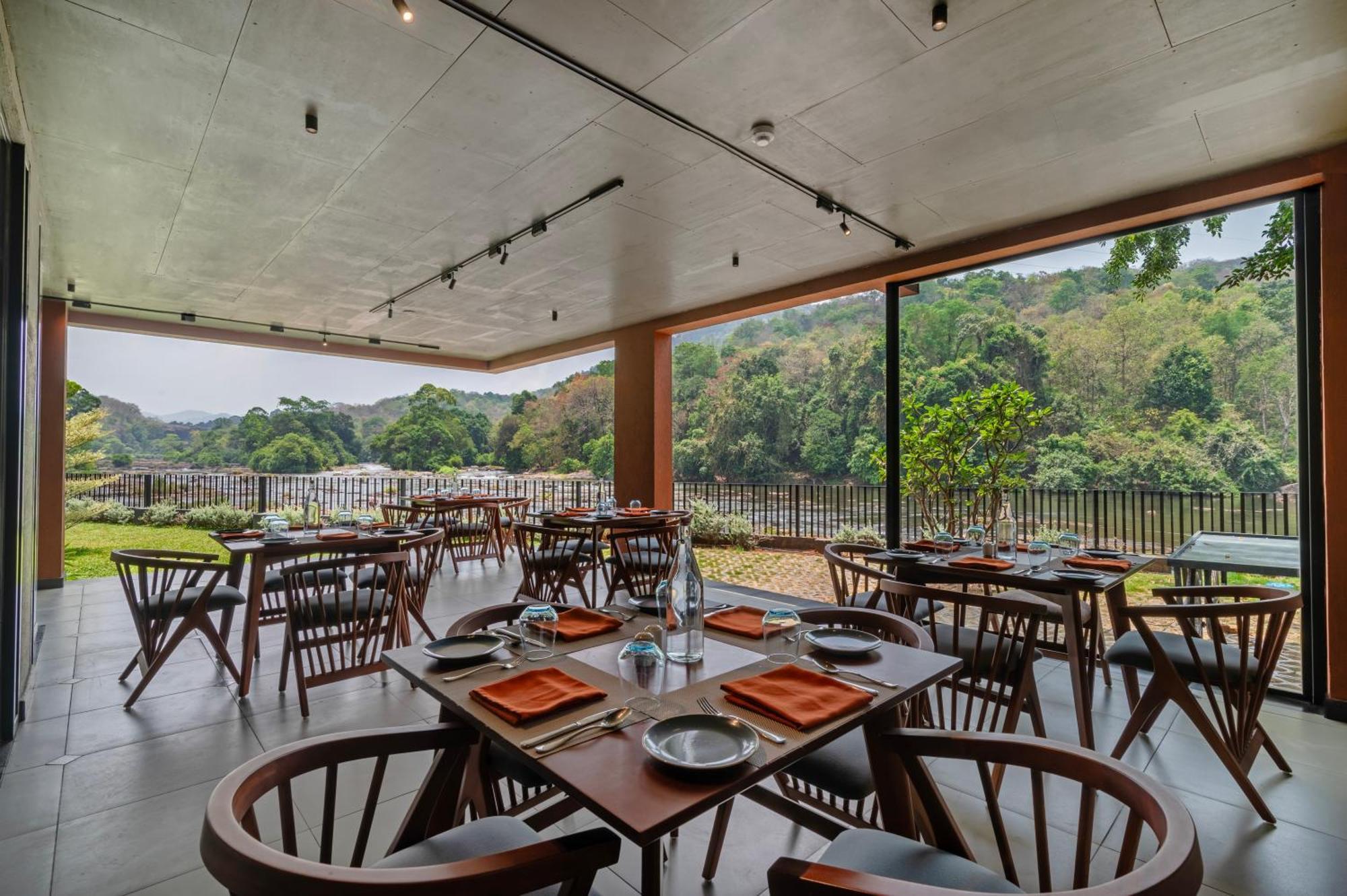 Hotel Sterling Athirappilly Kallana Exterior foto