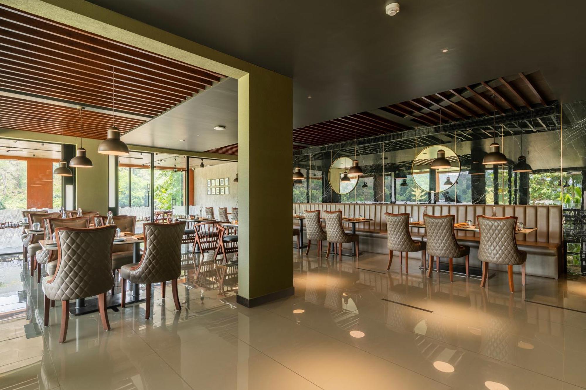 Hotel Sterling Athirappilly Kallana Exterior foto