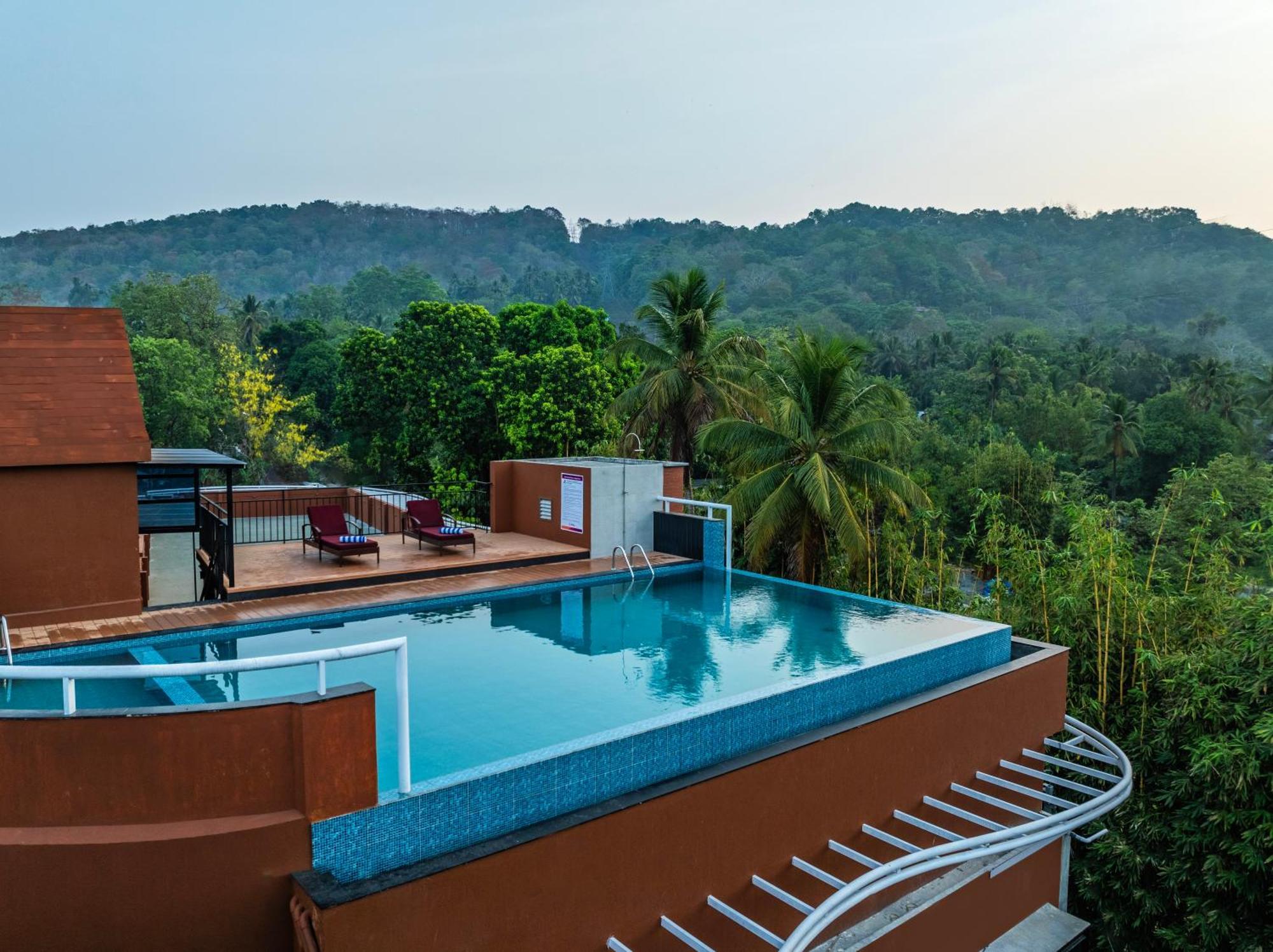 Hotel Sterling Athirappilly Kallana Exterior foto