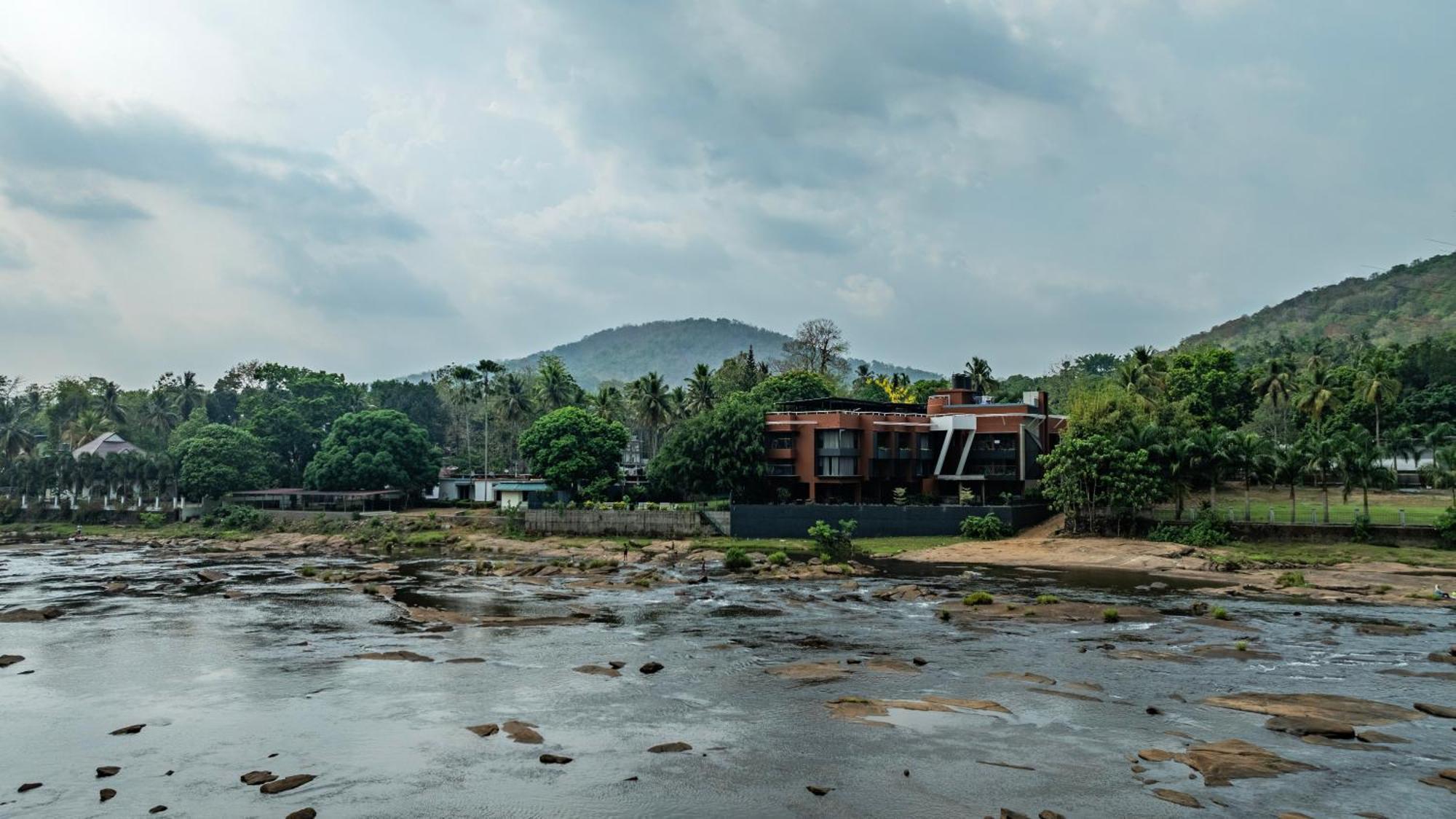 Hotel Sterling Athirappilly Kallana Exterior foto