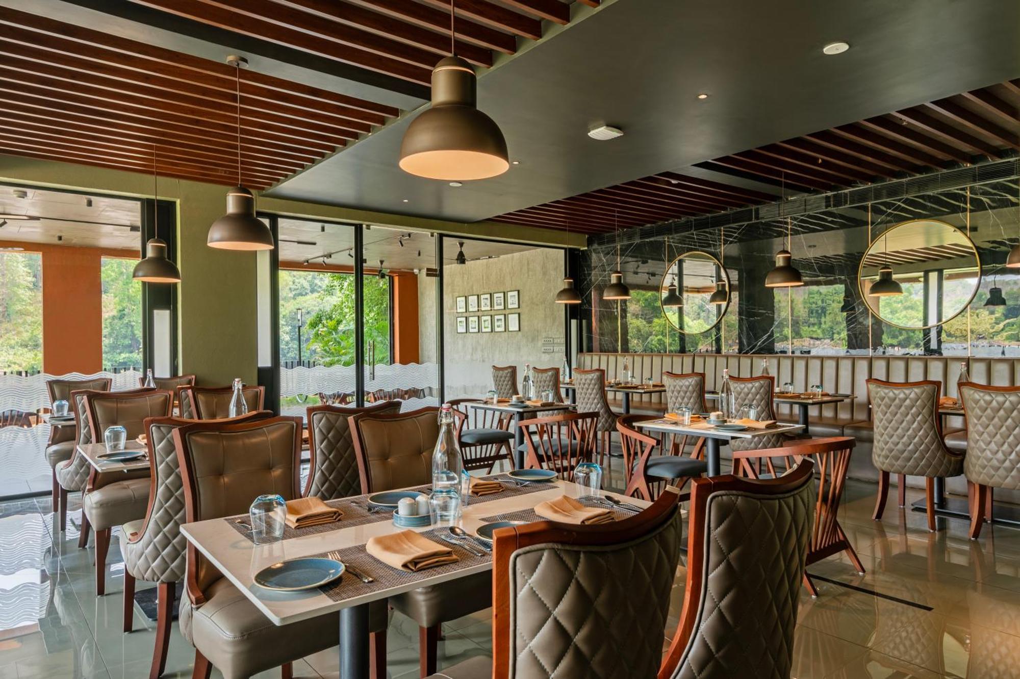 Hotel Sterling Athirappilly Kallana Exterior foto