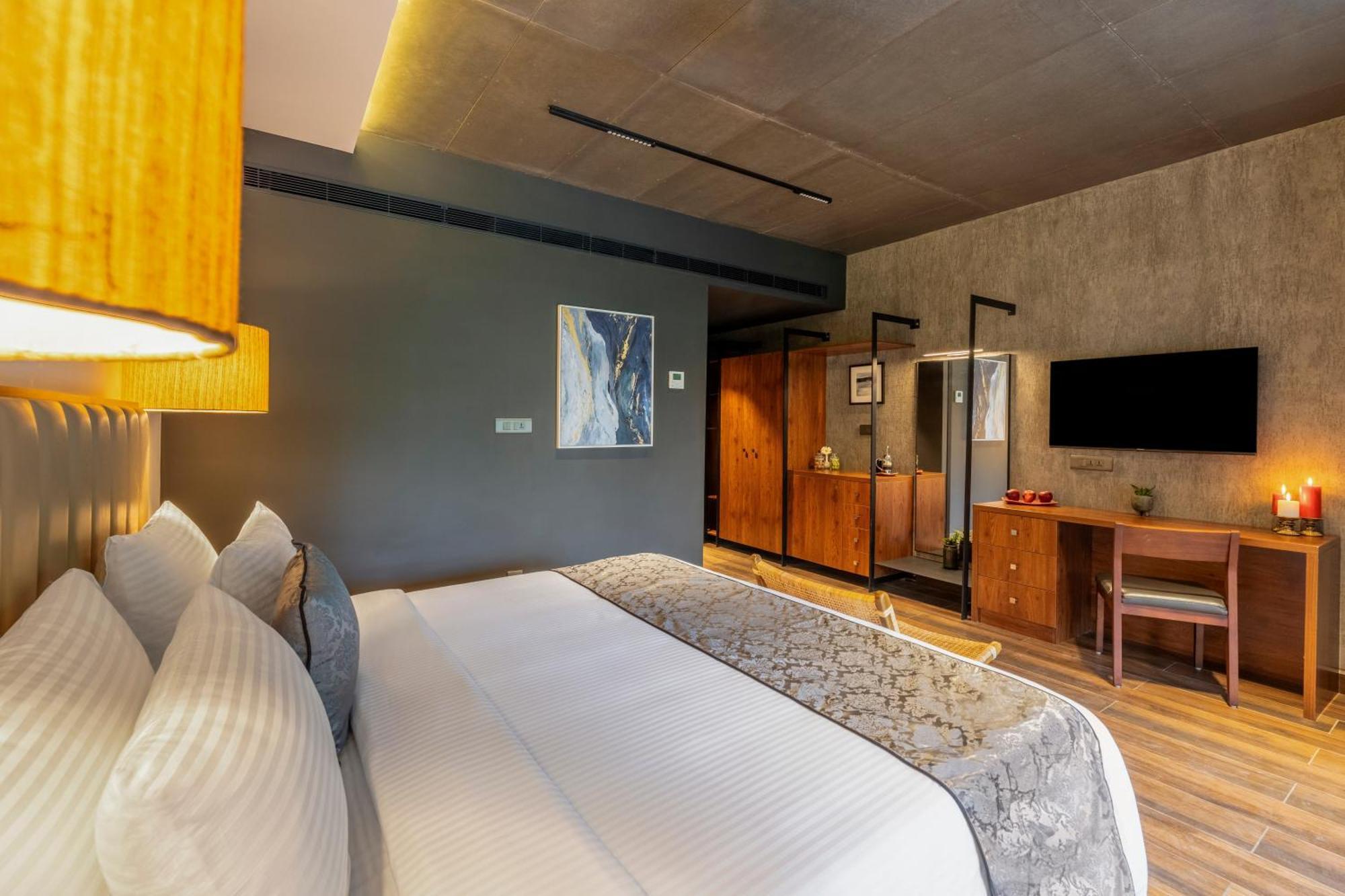 Hotel Sterling Athirappilly Kallana Exterior foto