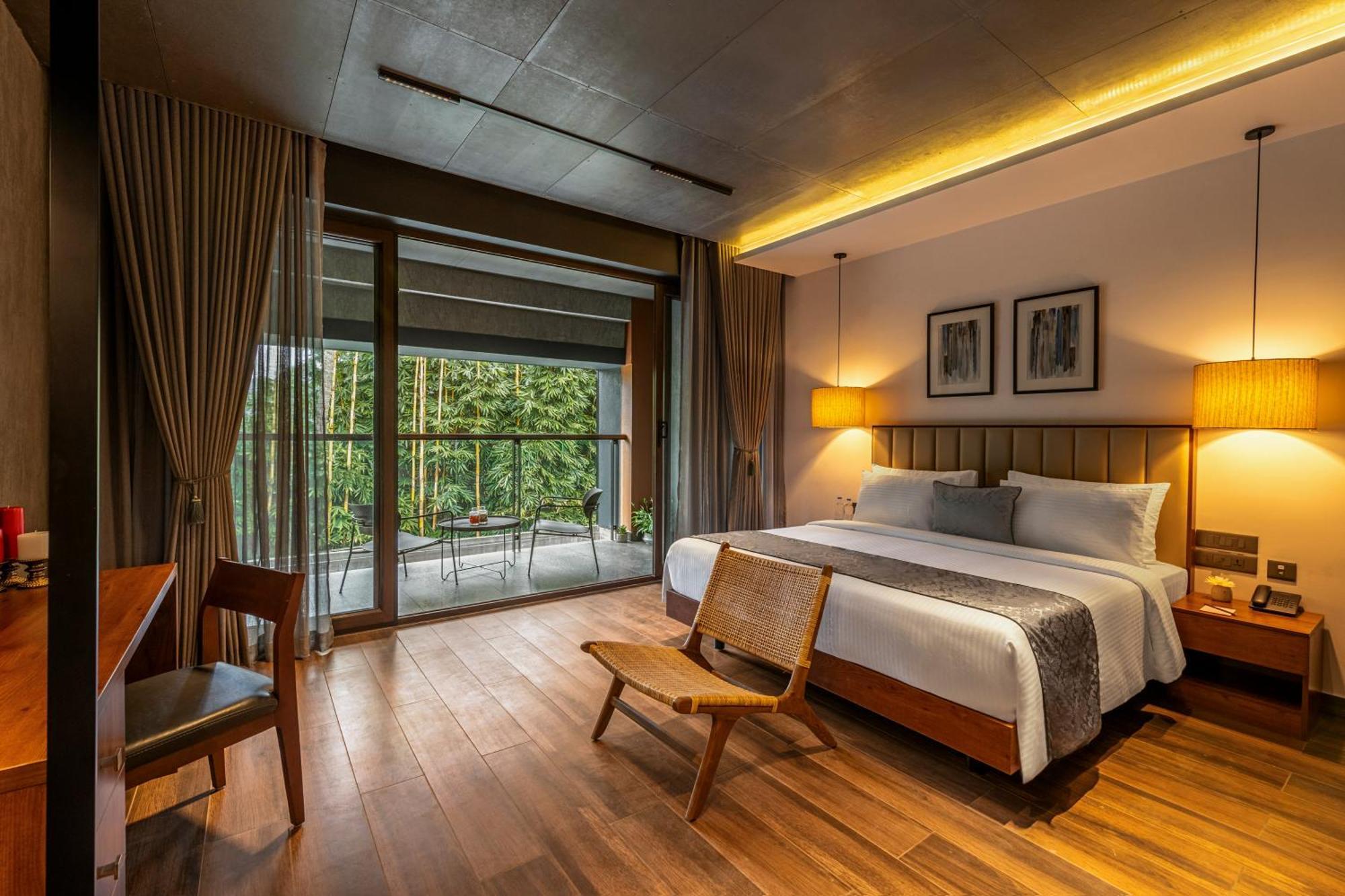 Hotel Sterling Athirappilly Kallana Exterior foto
