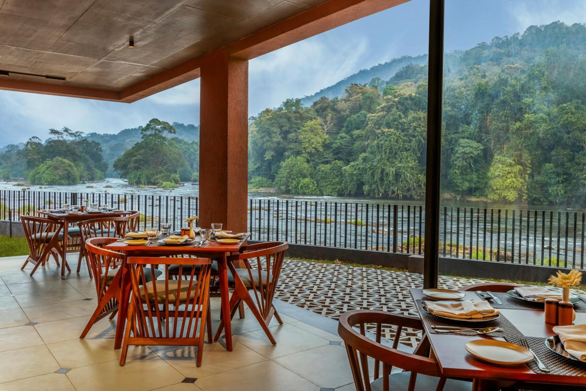 Hotel Sterling Athirappilly Kallana Exterior foto