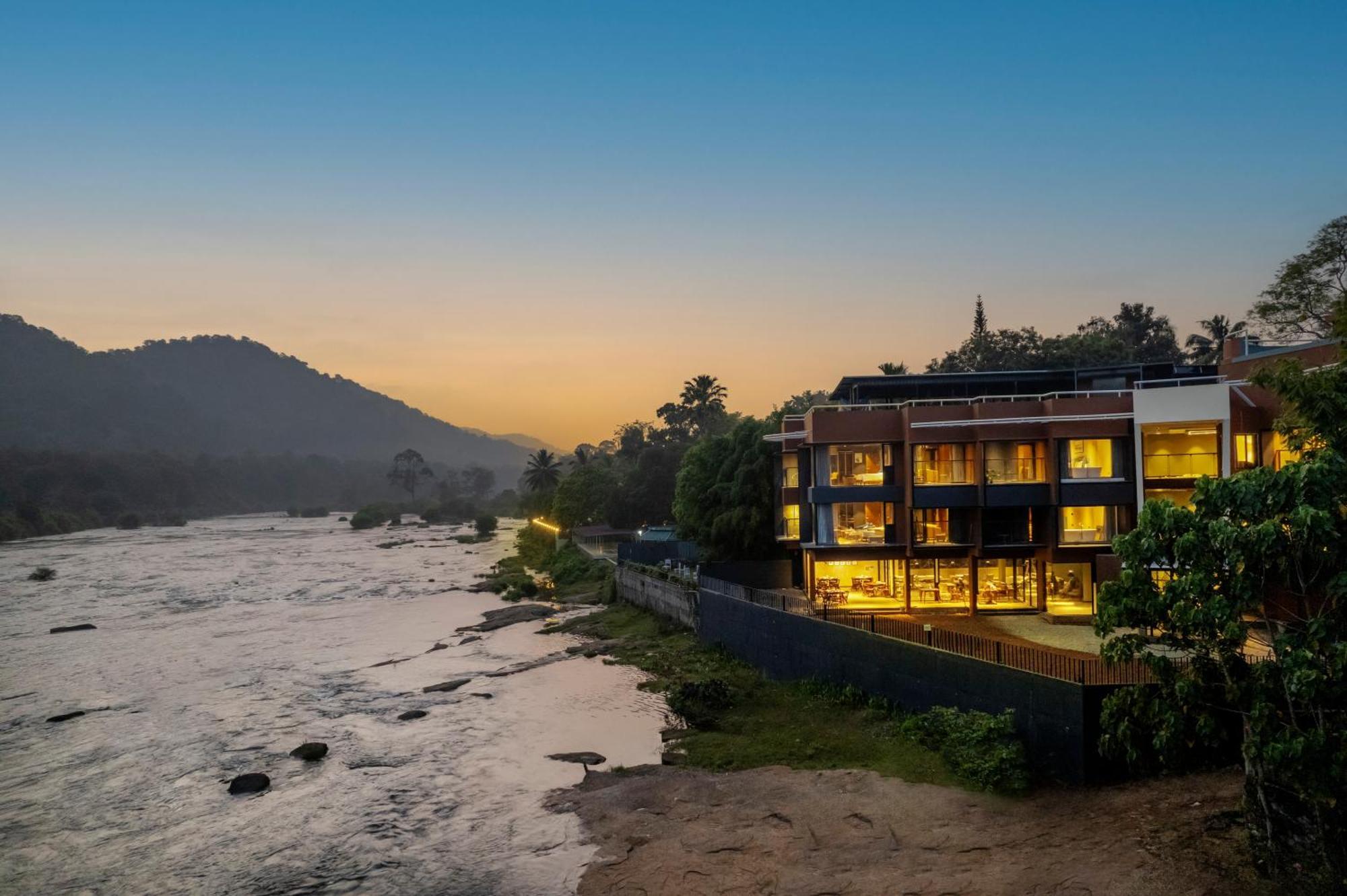 Hotel Sterling Athirappilly Kallana Exterior foto